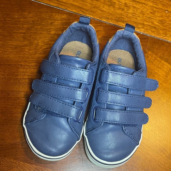 Old Navy toddler shoes - Picture 4 of 6